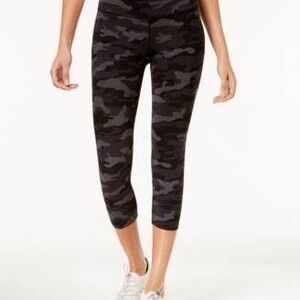 Black & Gray Camouflage Cropped Leggings Sz Sm/Ch